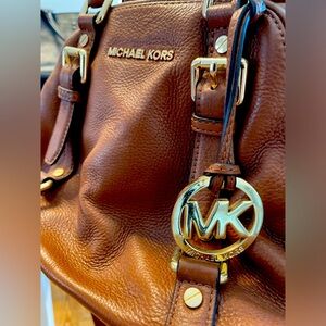 Beautiful near perfect condition dark camel color leather Michael Kors bag👜🤎
